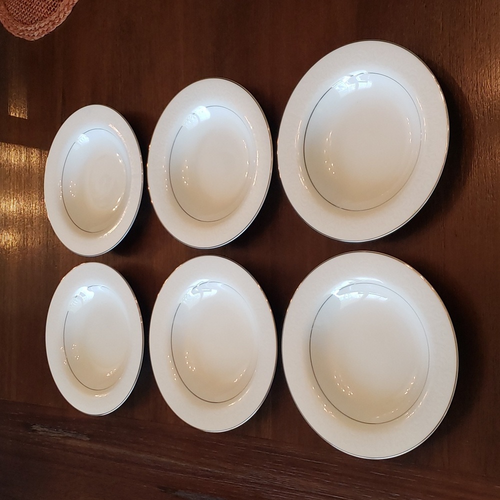 Mikasa Fine China Bridal Veil Salad/Pasta Plates